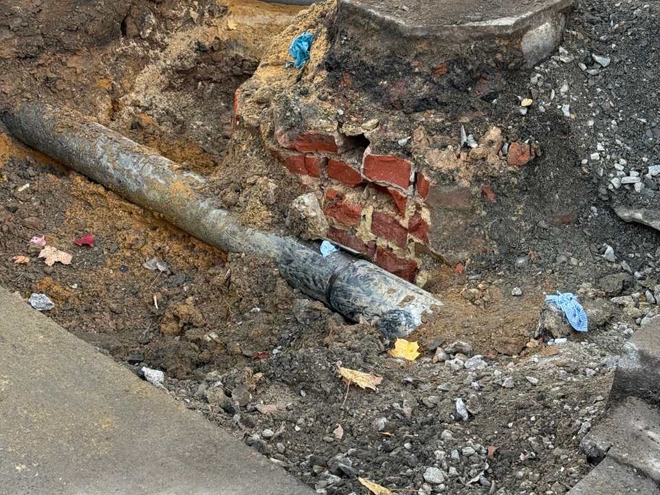 Geöffneter Schachtbereich vor dem Neuaufbau