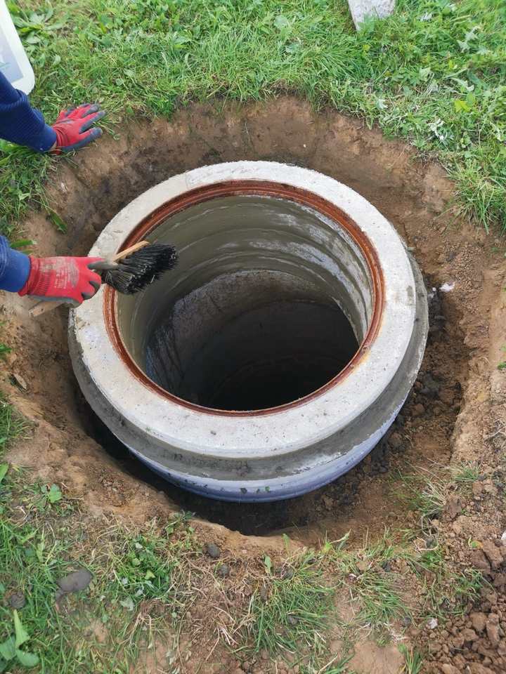 Freigelegter Betonschacht während der Sanierung im GWH Brückenhof Kassel