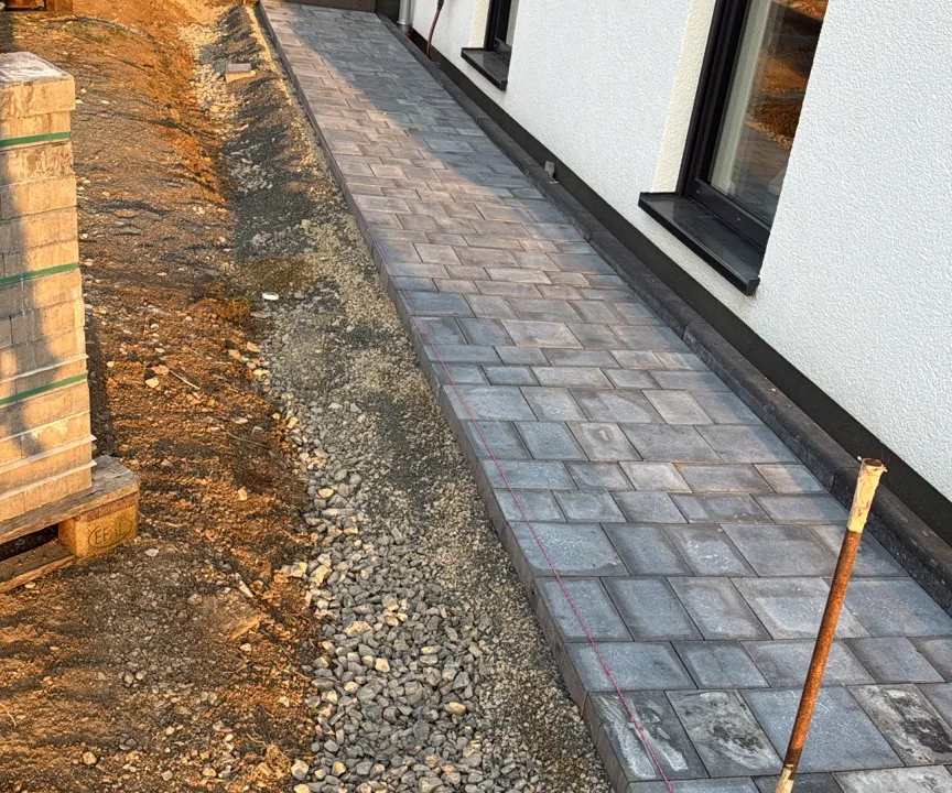 Pflasterweg Neubau Bauphase als Leistungsbild für die Website