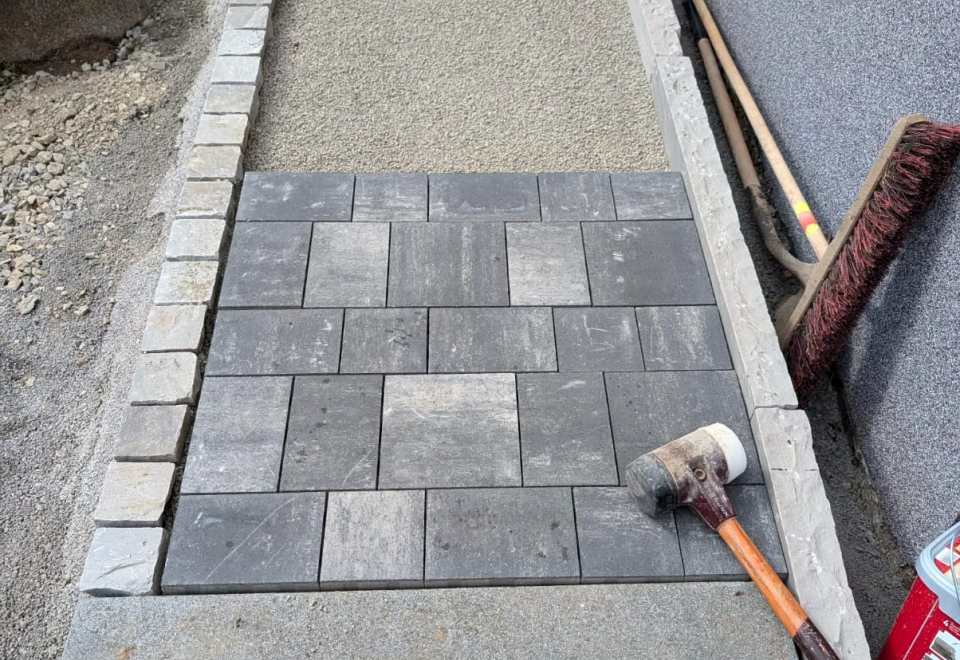Pflasterverlegung Feinplanum als Leistungsbild für die Website