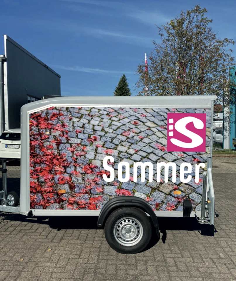 Anhaenger Firmenbranding als Header für die Website